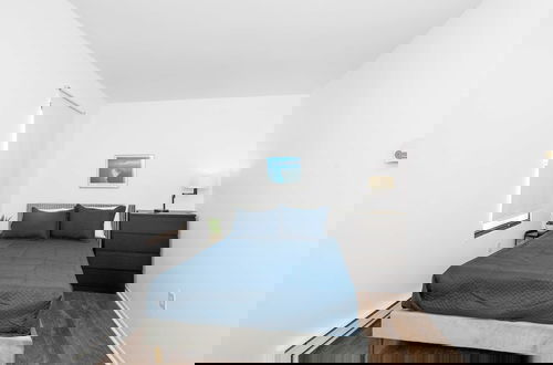 Photo 2 - Northside Suite 3