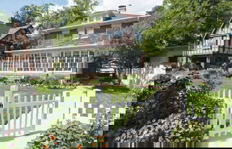 Foto 1 - Its Showtime Historic Downtown Geneva Escape!