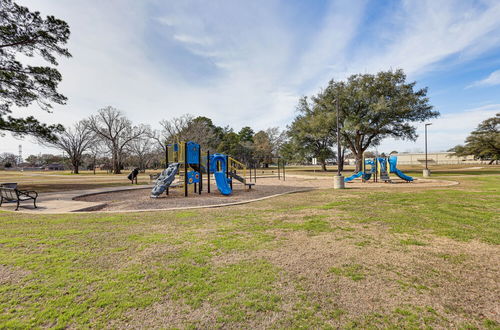 Foto 9 - Quiet Houston Home w/ Porch - 6 Mi to NRG Stadium