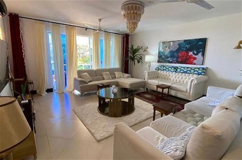 Photo 14 - Lux Suites Hayana Palm Apartments