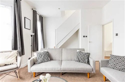 Foto 28 - Charming 3-bed Apartment in London