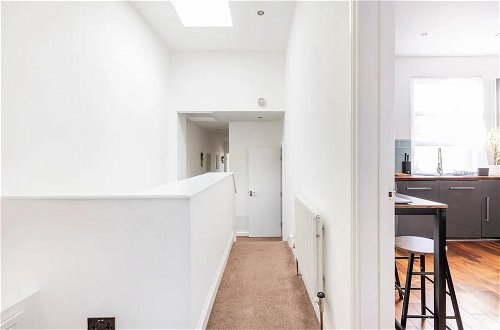 Photo 46 - Charming 3-bed Apartment in London