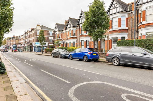 Photo 54 - Charming 3-bed Apartment in London