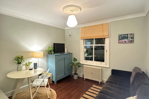 Foto 5 - Cosy & Charming 1BD Flat Kensal Rise, London