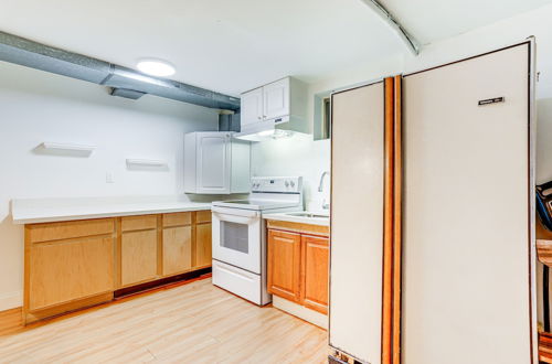 Photo 18 - Comfy and Spacious Studio: 2 Mi to Downtown