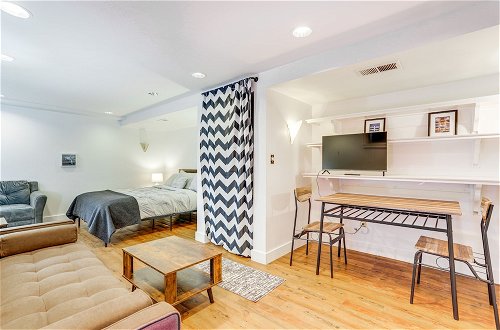 Foto 1 - Comfy and Spacious Studio: 2 Mi to Downtown
