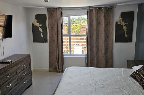 Foto 4 - Charming 3-bed Apartment in Portmore With Pool