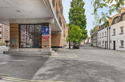 Photo 18 - 2 Bedroom Apartment in the Heart of Knightsbridge