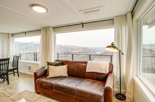 Photo 14 - Cozy Grand Coulee Home w/ Deck & Views