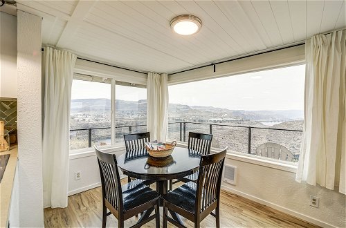 Photo 9 - Cozy Grand Coulee Home w/ Deck & Views