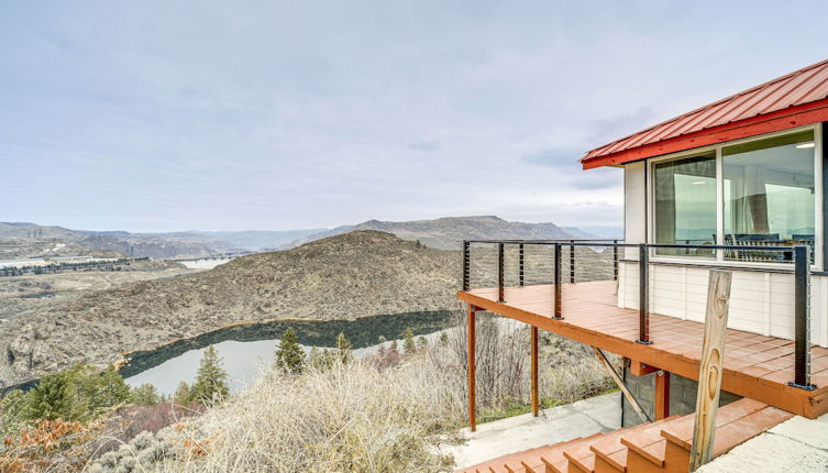 Photo 1 - Cozy Grand Coulee Home w/ Deck & Views