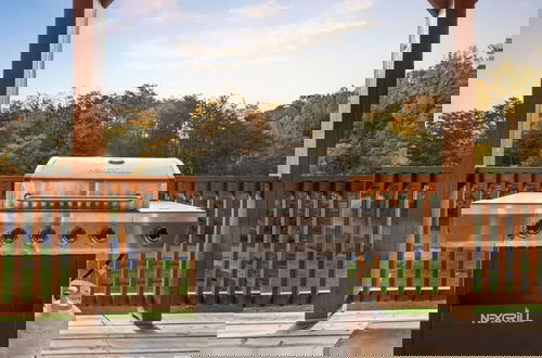 Photo 52 - Rustic Mountain Retreat by Ghosal Luxury Lodging