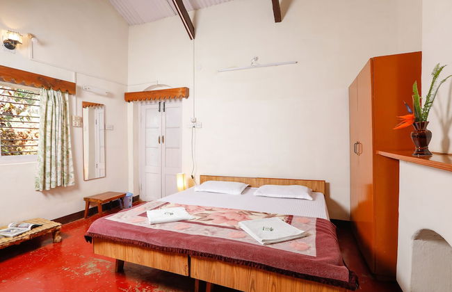DEVASHOLA HOMESTAY - Photo 4