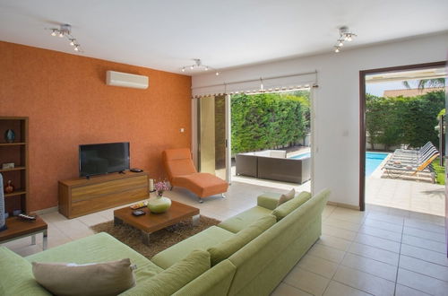 Photo 6 - Soothing Sunset Villa, 200m to the Beach