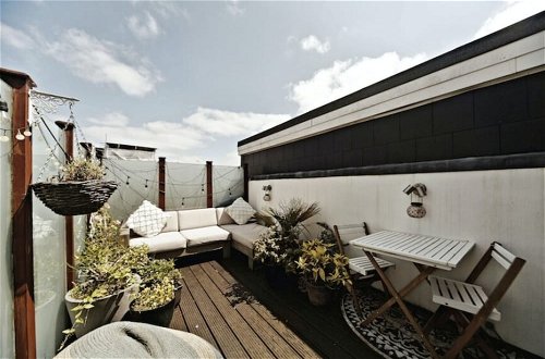 Photo 13 - Chic 3BD Maisonette W/roof Terrace - Wandsworth