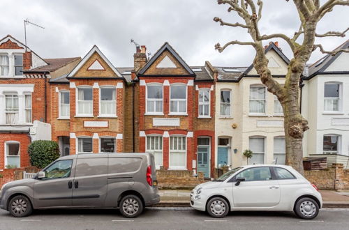 Photo 18 - Chic 3BD Maisonette W/roof Terrace - Wandsworth