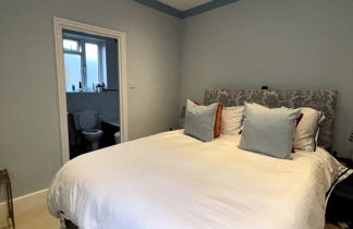 Photo 1 - Charming 3BD Flat by the River Thames - Fulham