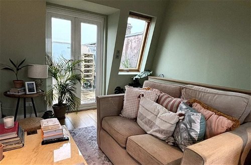 Photo 8 - Charming 3BD Flat by the River Thames - Fulham