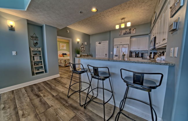 Beautiful Condo with Spacious Balcony to Enjoy Fascinating Ocean View - Unit 1002 by RedAwning - Foto 13