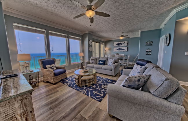 Beautiful Condo with Spacious Balcony to Enjoy Fascinating Ocean View - Unit 1002 by RedAwning - Foto 1