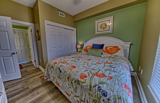 Beautiful Condo with Spacious Balcony to Enjoy Fascinating Ocean View - Unit 1002 by RedAwning - Foto 8