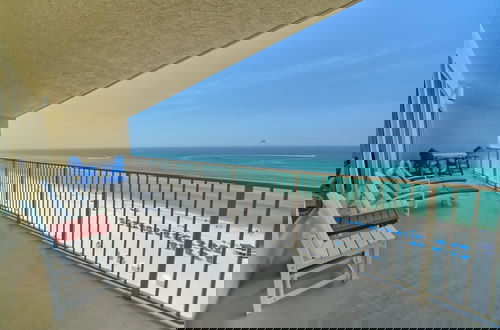 Foto 32 - Beautiful Condo with Spacious Balcony to Enjoy Fascinating Ocean View - Unit 1002 by RedAwning