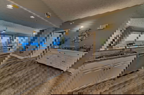 Foto 14 - Beautiful Condo with Spacious Balcony to Enjoy Fascinating Ocean View - Unit 1002 by RedAwning