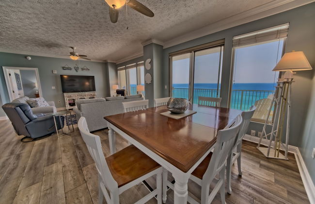 Beautiful Condo with Spacious Balcony to Enjoy Fascinating Ocean View - Unit 1002 by RedAwning - Foto 25