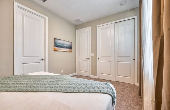 New Chic Modern Home in Prime Location - Foto 17