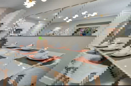Foto 5 - New Chic Modern Home in Prime Location