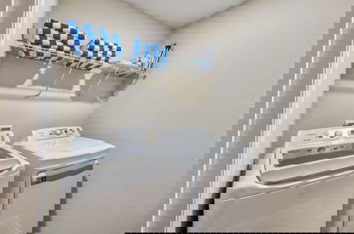 Foto 42 - New Chic Modern Home in Prime Location