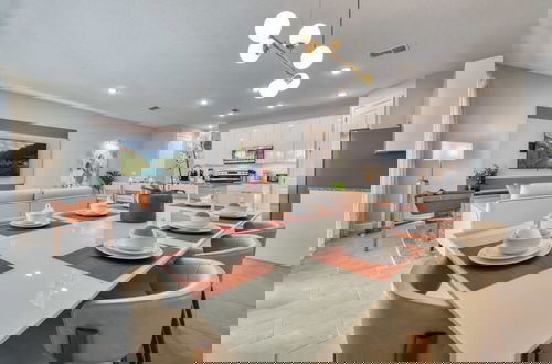 Foto 6 - New Chic Modern Home in Prime Location