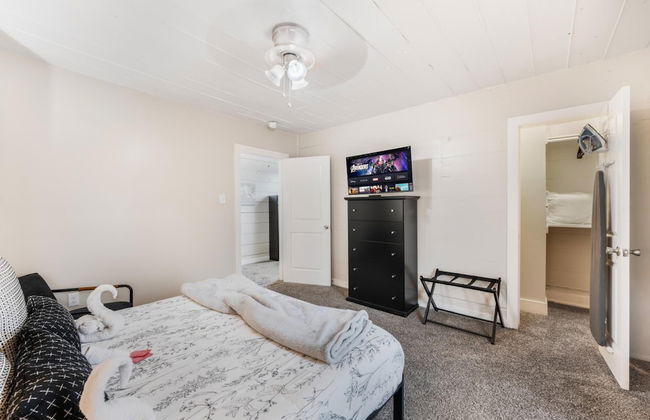 Stockyards- 4min Pet Friendly 3BR Luxe Gem - Foto 33