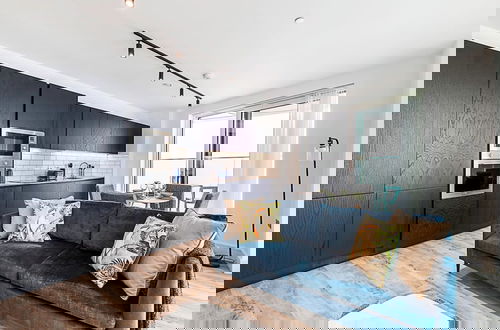 Foto 13 - Modern Flat With City View in Acton