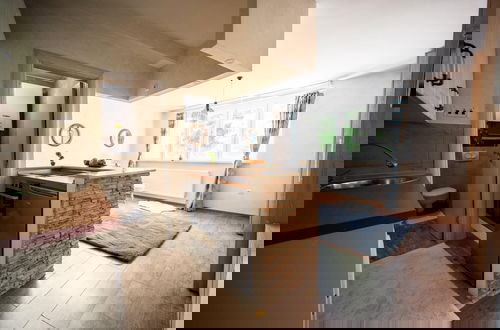 Foto 9 - Design Studio Apartment Near the Center