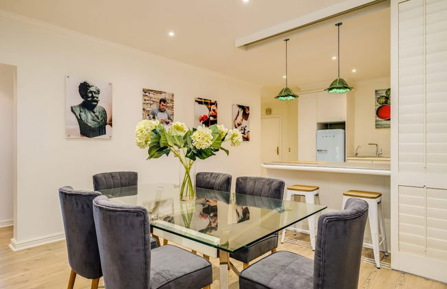Contemporary Apartment Close to the Radisson Majolica - Foto 17