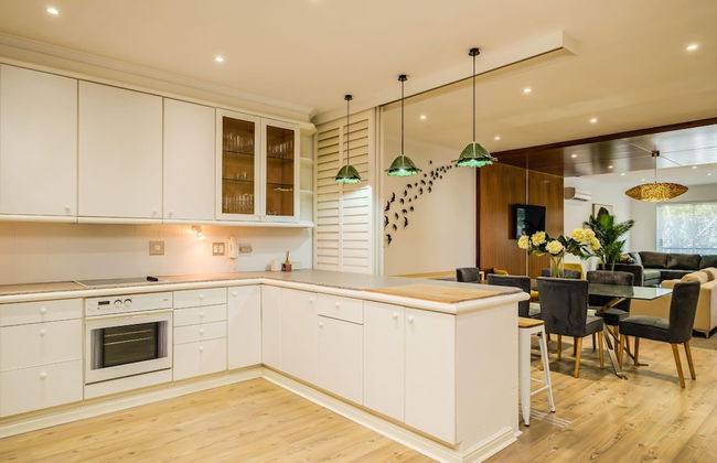 Contemporary Apartment Close to the Radisson Majolica - Foto 31