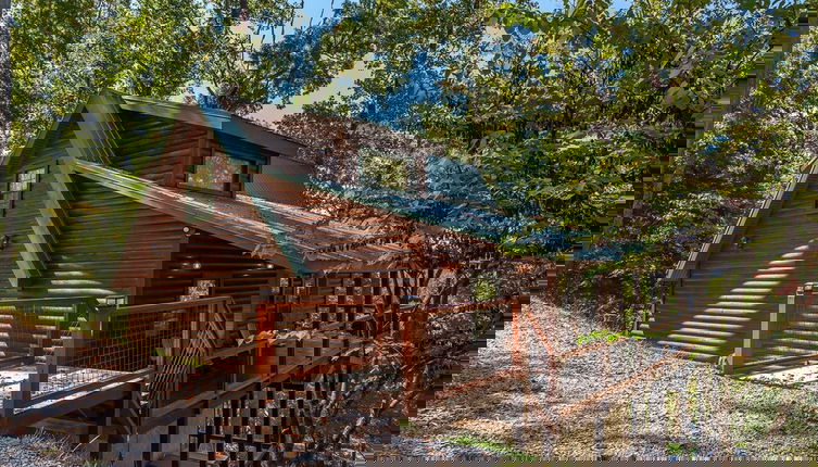 Foto 1 - Bama Bear's Den 4 Bedroom Cabin by RedAwning