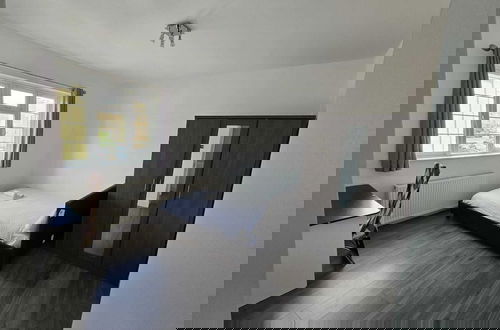 Foto 6 - Limehouse Townhomes Modern 4-bedroom 3-bathroom Townhome With a Private Garden