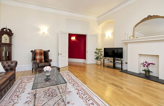 Historic Whitehall Flat in SW1 by Underthedoormat - Foto 5