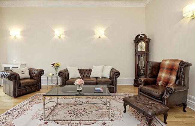 Historic Whitehall Flat in SW1 by Underthedoormat - Foto 3