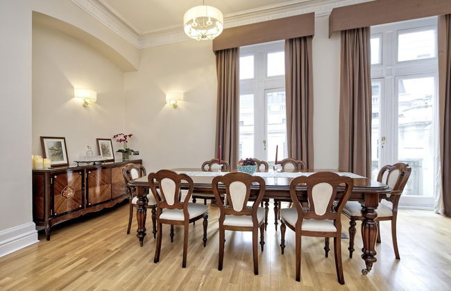Historic Whitehall Flat in SW1 by Underthedoormat - Foto 2