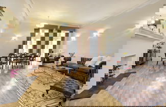 Photo 1 - Historic Whitehall Flat in SW1 by Underthedoormat