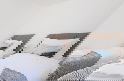 Photo 23 - Beachfront Apartment With Panoramic Sea Views