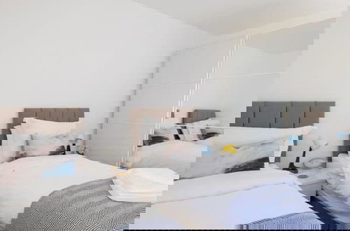 Photo 3 - Beachfront Apartment With Panoramic Sea Views