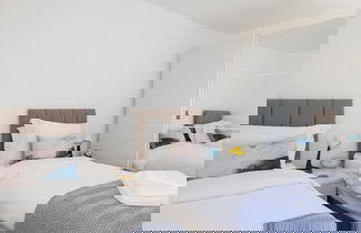 Photo 3 - Beachfront Apartment With Panoramic Sea Views