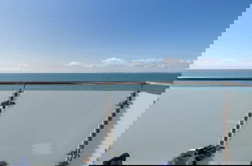 Photo 12 - Beachfront Apartment With Panoramic Sea Views