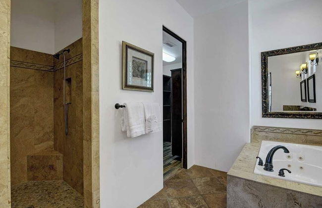 Villa Toscana by Avantstay Palatial Villa With Spa, Pool, Theater & Game Room! Permit#4769 - Foto 10
