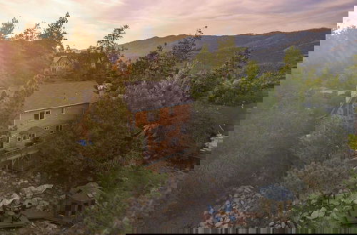Foto 3 - Tanglewood by Avantstay 10mins to Bear Mountain, Contemporary Hillside Cabin