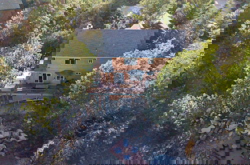Foto 12 - Tanglewood by Avantstay 10mins to Bear Mountain, Contemporary Hillside Cabin